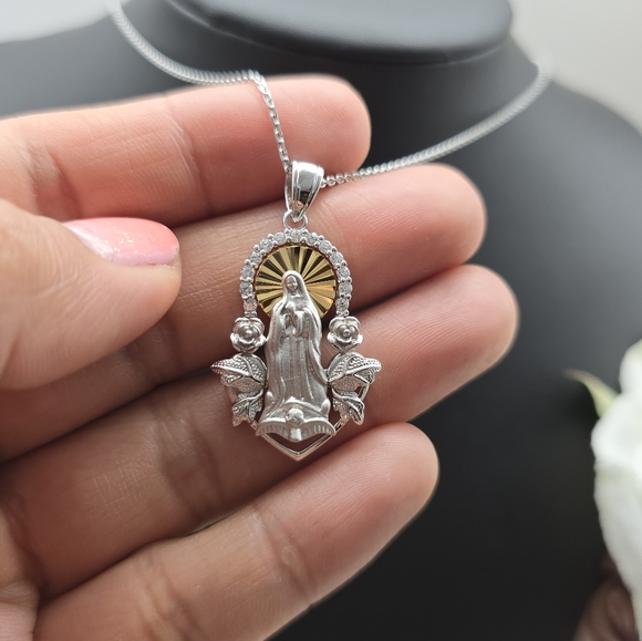 ❤️ VIRGEN DE GUADALUPE NECKLACE - Picture 8 of 8